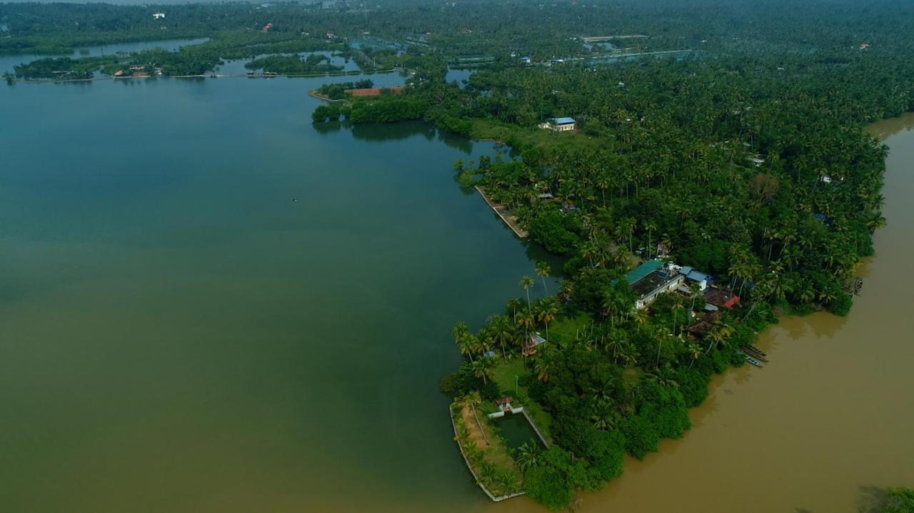 Lake N River Resort Munroe Island Mundrothuruth Kültér fotó